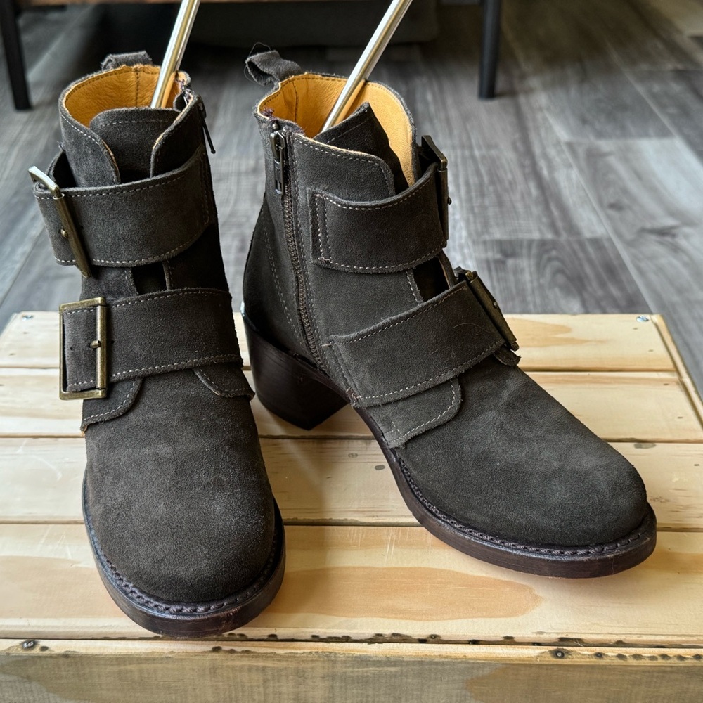 Frye - Sabrina double buckle ; size 9